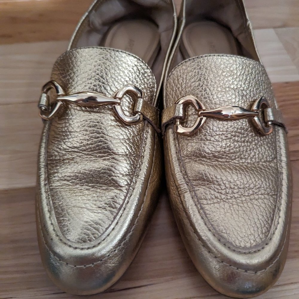 Arezzo mocassim flats gold size 5 women. Fits narrow feet.